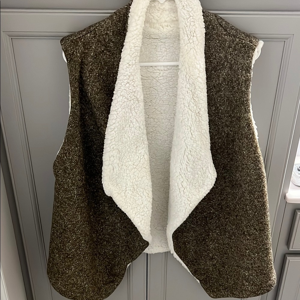 Cozy olive Sherpa-Lined Vest